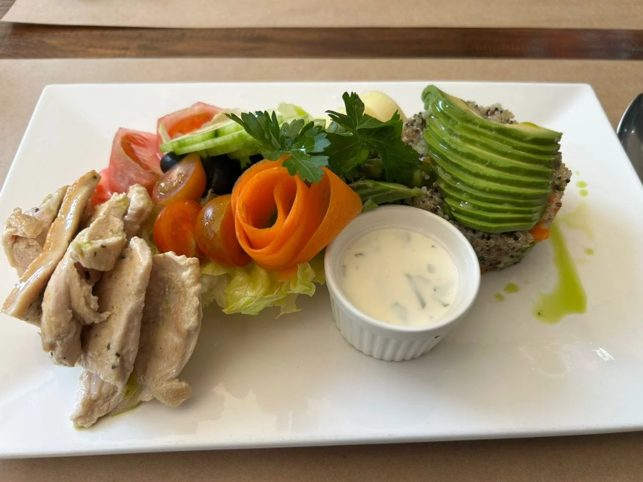 Ensalada de Quinoa y Pollo - Kvernicola Las Condes